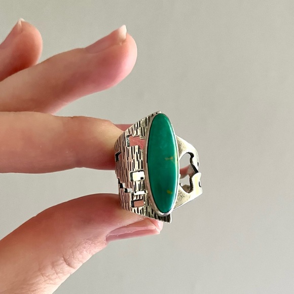 Vintage Turquoise and Sterling Silver Ring - Picture 1 of 8
